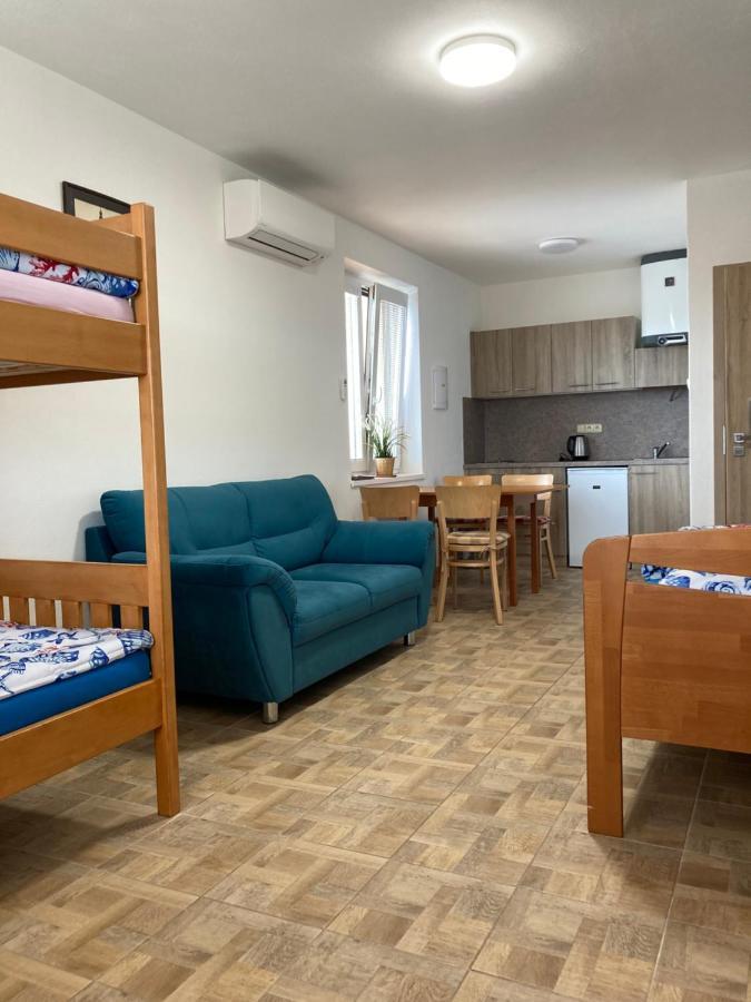Apartmany S Klimatizaci - Penzion U Kudlacku Pouzdrany المظهر الخارجي الصورة