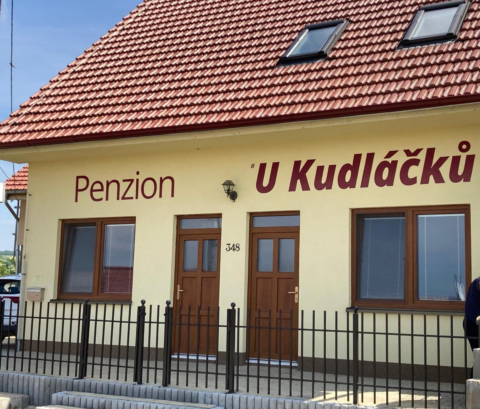 Apartmany S Klimatizaci - Penzion U Kudlacku Pouzdrany المظهر الخارجي الصورة